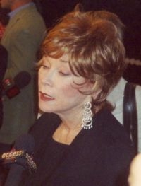 Ficha de Shirley MacLaine